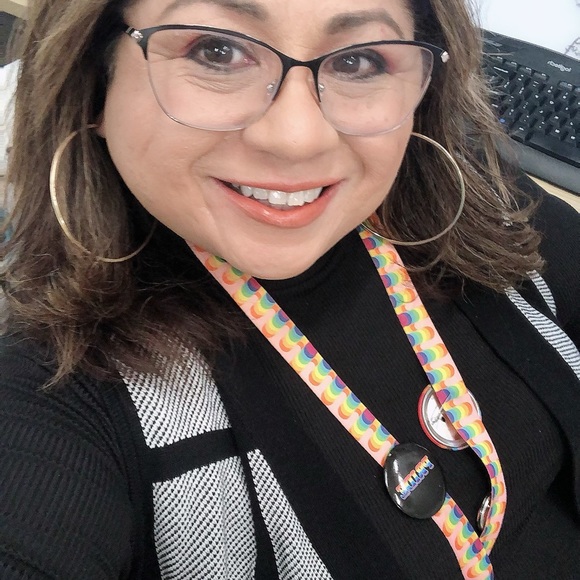 Meet your Posher, Cindy - Picture 3 of 3